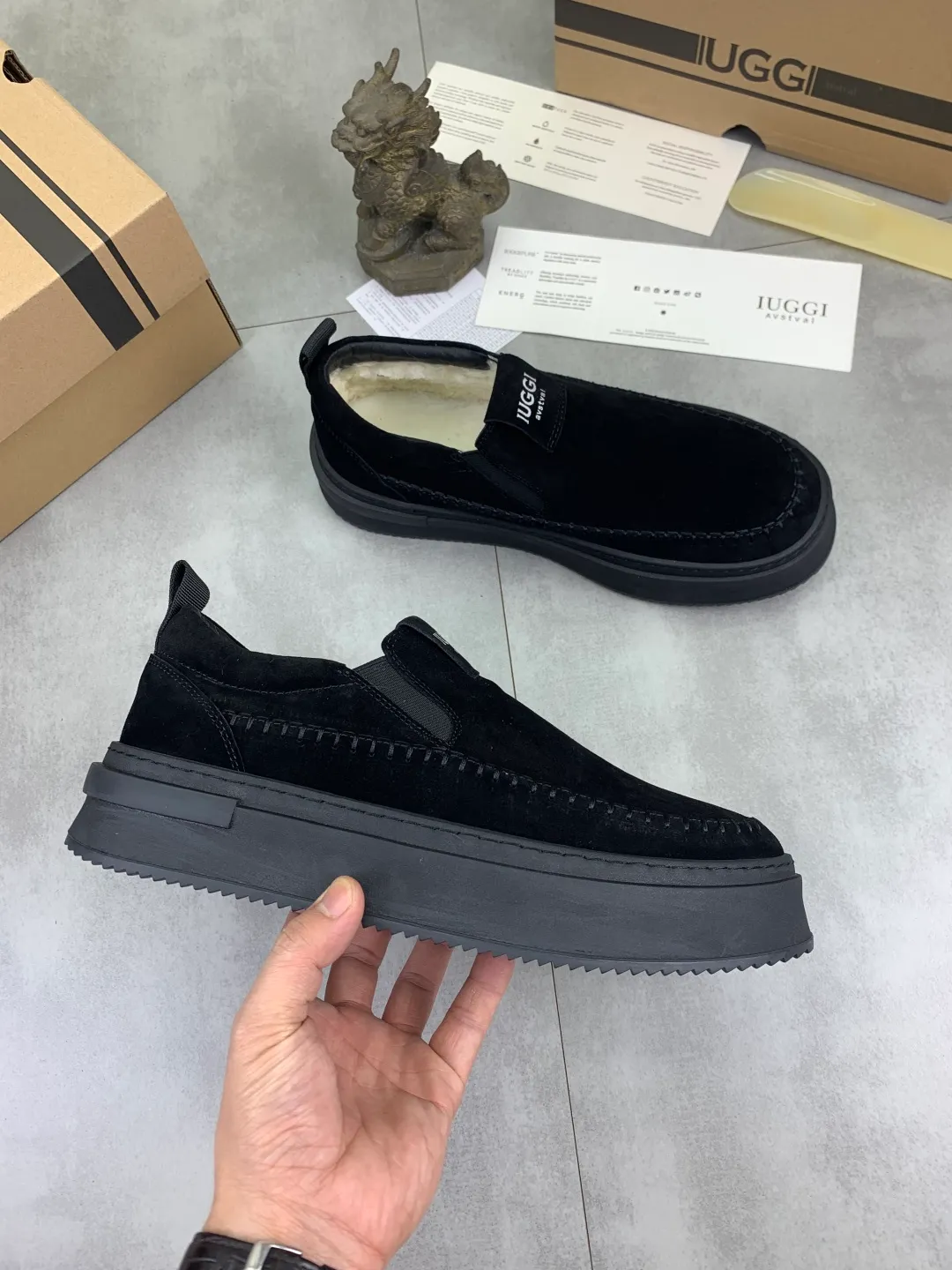 Men's men's shoes 💰P580 New arrival 🆕🆕🆕 IUGGI men's shoes slip-on loafers British style fashionable retro casual sneakers Convenient, comfortable, casual, versatile style Wool lining is comfortable and warm Rubber outsole Non-slip and firm Size: 39-44 Three colors 8731-8